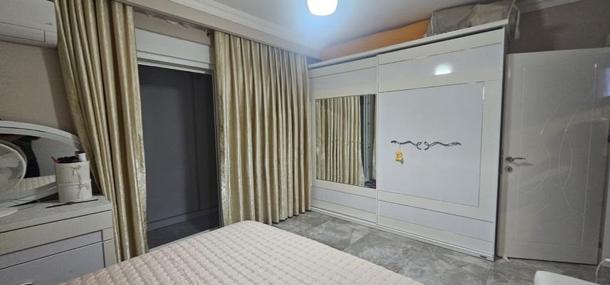 2. Schlafzimmer -2-