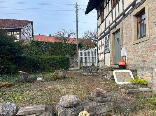 6 Freifläche am Hauseingang.jpg