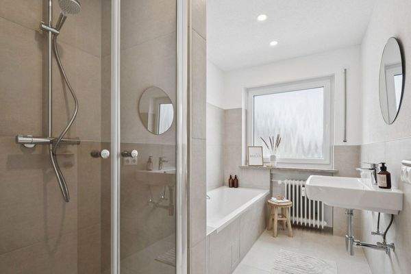 Badezimmer, Dusche, Badewanne