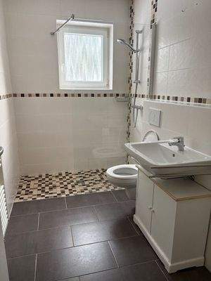 Bad mit ebenerdiger Dusche