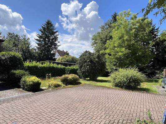 angrenzende Parkfläche