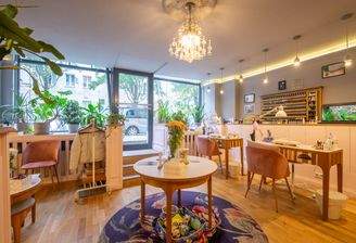 Gastraum zur Fensterfront