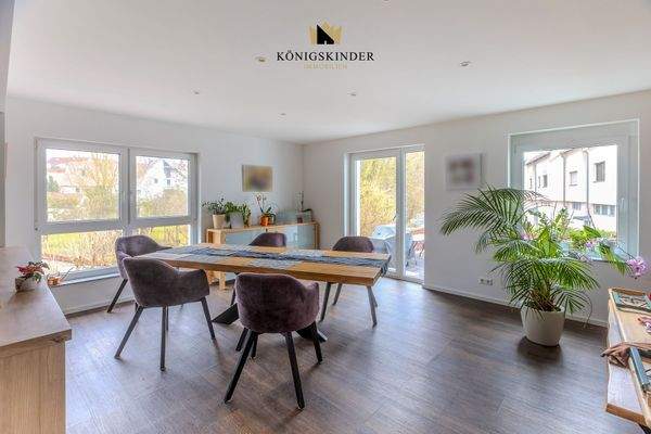 Großzügiger Wohn- und Essbereich (Wohneinheit 1)