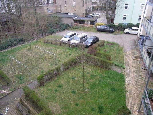 Innenhof mit Stellplatz