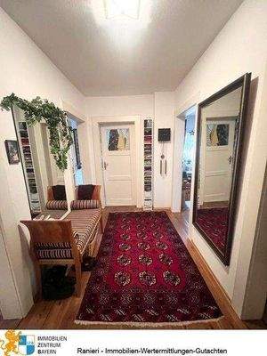 1. Obergeschoss links - Eingang-Flur-Wohnung