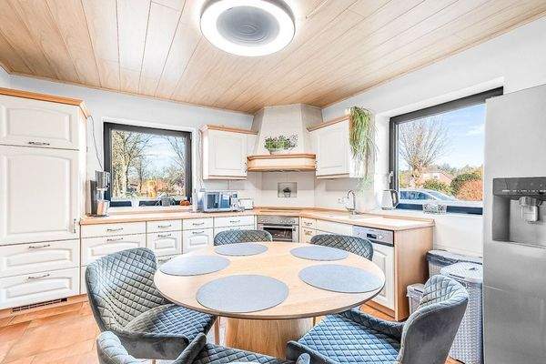 Küche mit Einbauküche