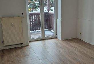 Helle Wohnung mit Balkon