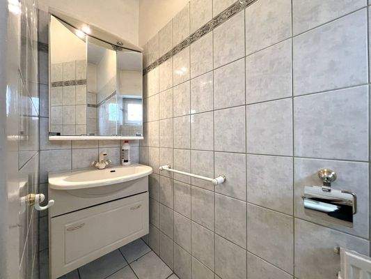 Gäste-WC EG rechtes Haus