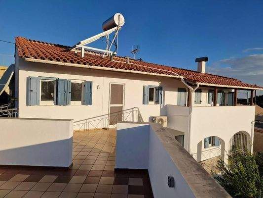 Zweistöckiges Haus mit Gästezimmer zum Verkauf in Kato Poros