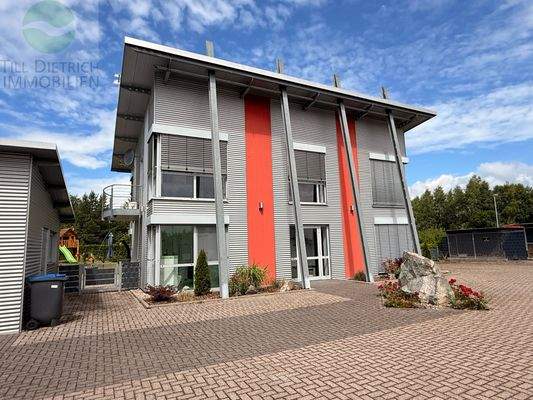 Verwaltungsgebäude + GF Wohnung 