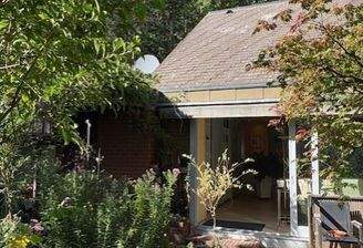 Das Haus + rund-herum grün!