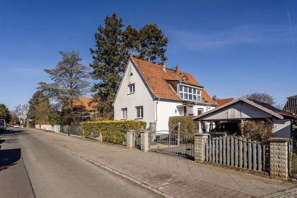 Doppelhaushälfte mit Carport