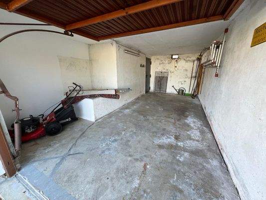 gr. Garage m. Zugang zum Keller/Garten