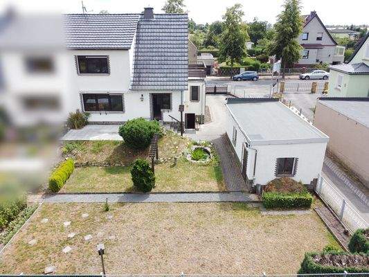 Hausrückseite mit Garten