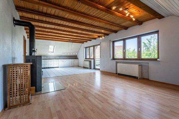 Wohn-/Esszimmer mit Küche Dachgeschoss