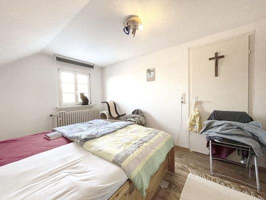 Geräumiges Schlafzimmer im Anbau