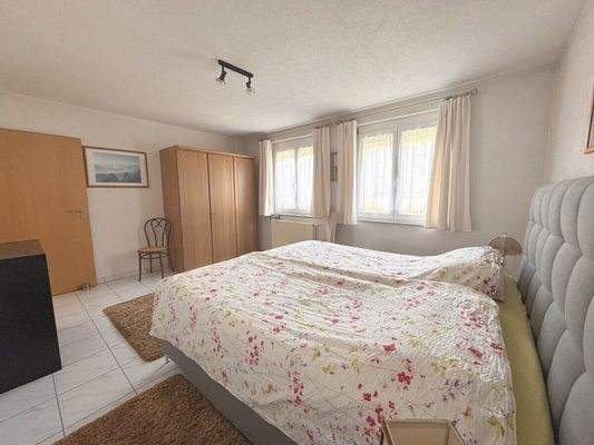 Schlafzimmer mit Platz für Schränke