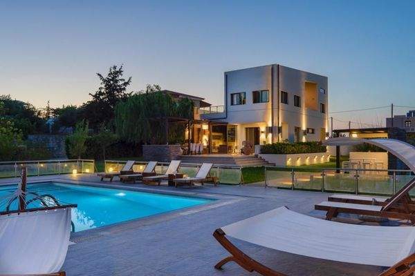 Kreta, Tria Monastiria: Luxuriöse Villa mit 7 Schlafzimmern und Meerblick zu verkaufen