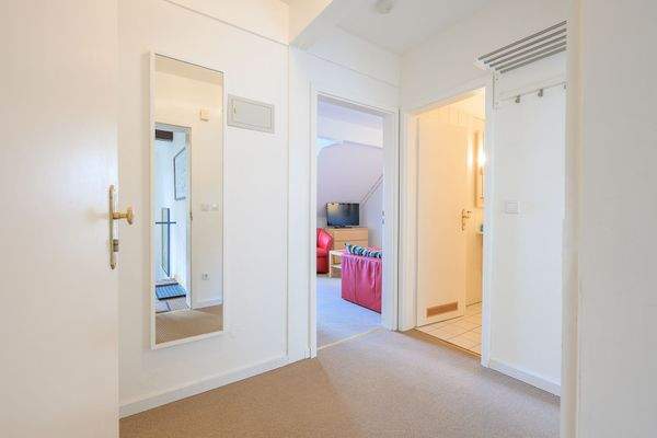 Flur mit Einbauschränken