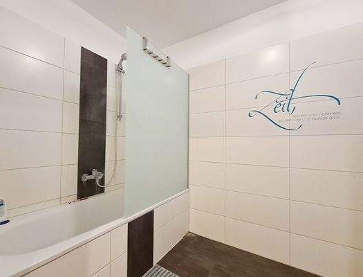 HP5-3-Zimmer-Wohnung-Hof-Badezimmer