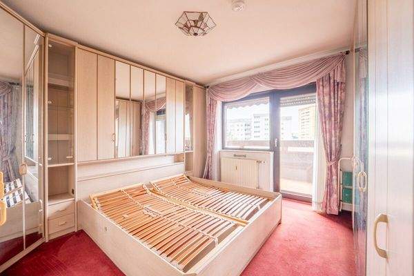 Schlafzimmer mit Balkon 