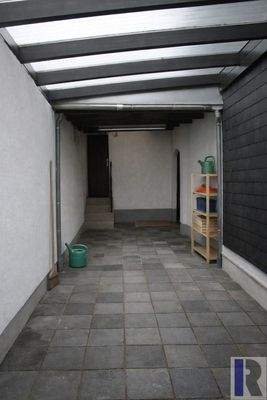 überdachter Innenhof