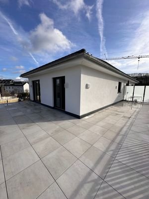 großzügige Terrasse 