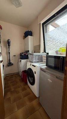 Praktische Waschküche EG