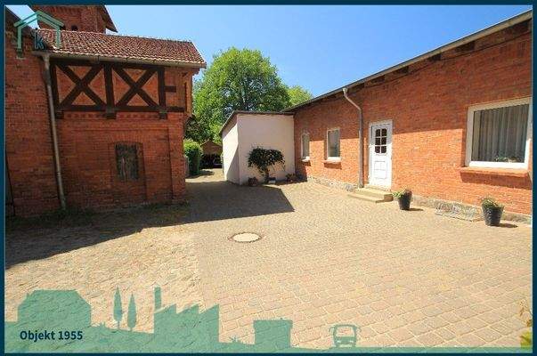 1955 Hof mit Zufahrt Carport.jpg