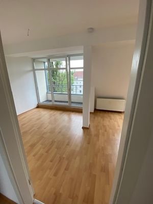 Wohnzimmer mit Loggia.jpg