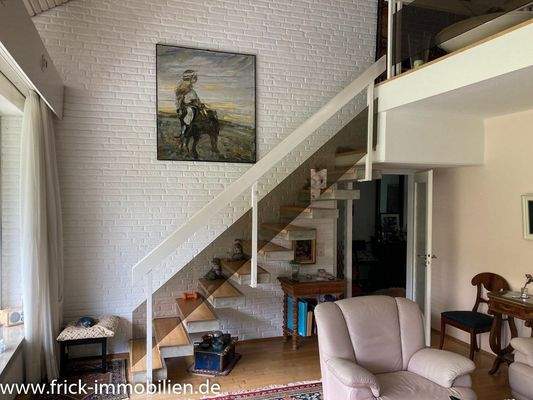 27-Treppe zur Galerie.JPG