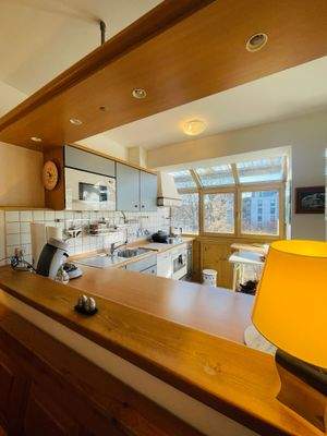 Küche mit großem Fenster