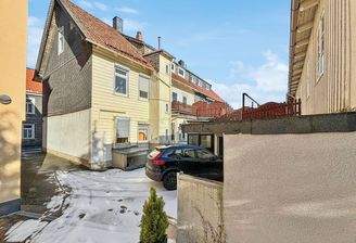 Rückseite mit Stellplatz