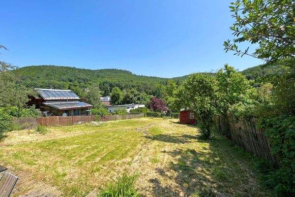 Grundstücksansicht mit Gartenschuppen