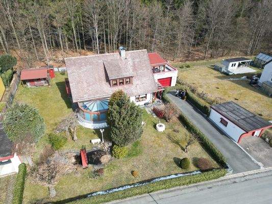 Haus mit drei Garagen