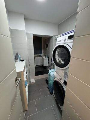 WC mit Waschmaschine/Trockner