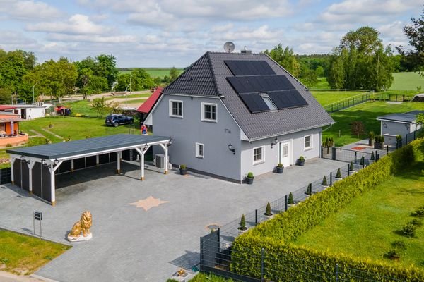 Haus mit Carport