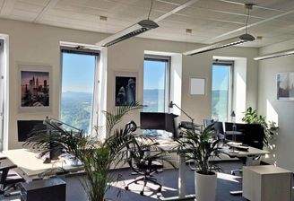 Büro mit 3 Arbeitsplätzen