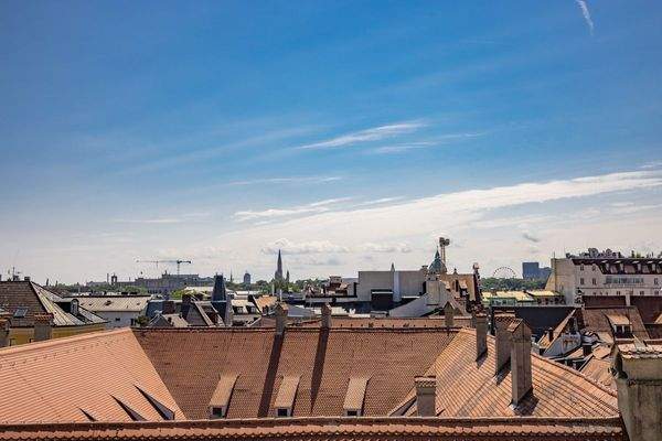 QVIII - BLICK ÜBER DIE DÄCHER