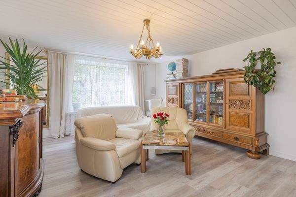 04 Wohnzimmer Fenster West.jpg