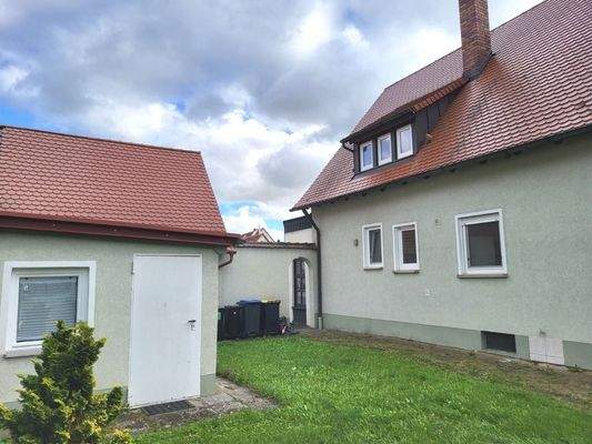 Ansicht mit Geräteschuppen