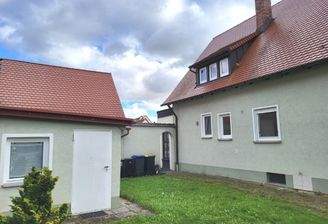 Ansicht mit Geräteschuppen