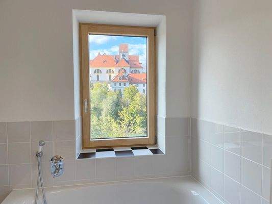 Blick von der Eckwanne zum Schloß