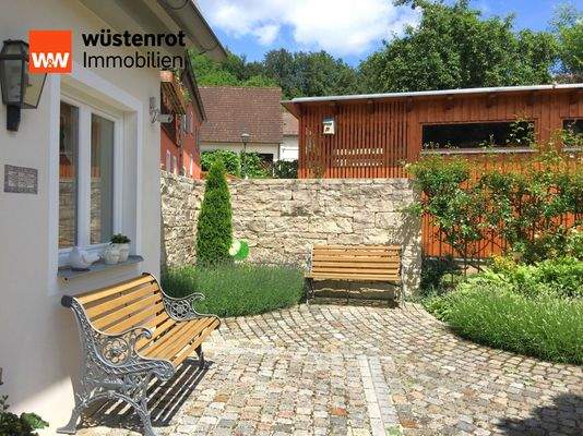 Aussenbereich vor Eingangstür