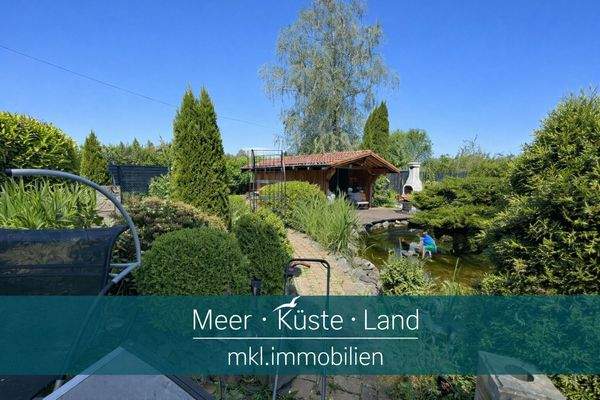 Blick zum Gartenhaus