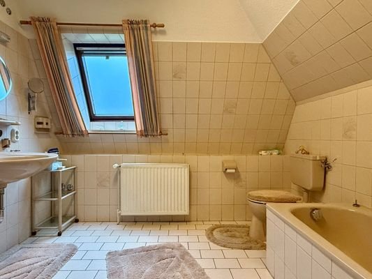Vollbad im Dachgeschoss Ansicht 1
