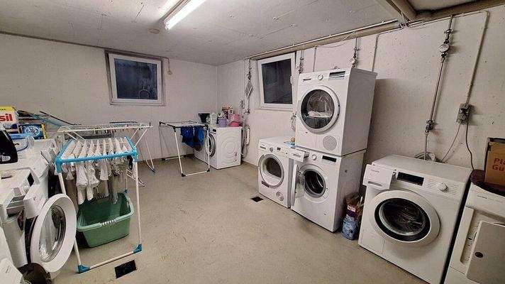 Saubere Sache Gepflegter Waschraum für die Hausgemeinschaft