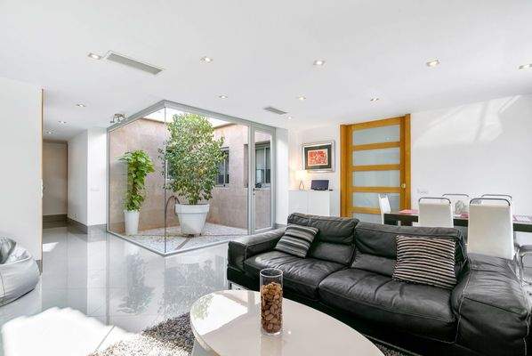 Modernes Dorfhaus mit interessanten Details in Llucmajor