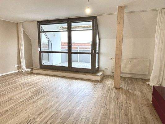 Wohnzimmer Blick zum Balkon