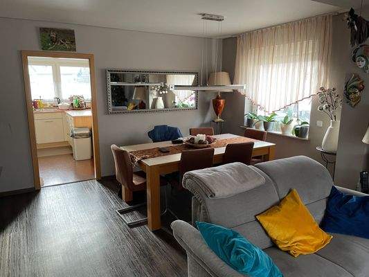 Wohnzimmer/ Essbereich Zugang zur Küche OG. 